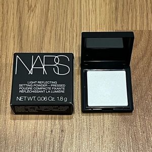 5 for $25 item 🌺 Mini Nars Light Reflecting Setting Powder Translucent Crystal